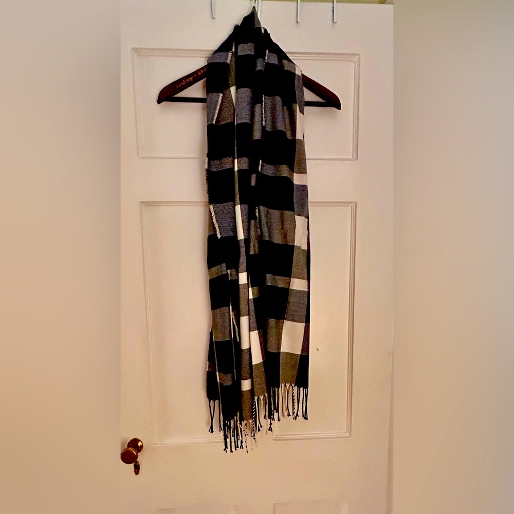 Plaid Navy and White Scarf